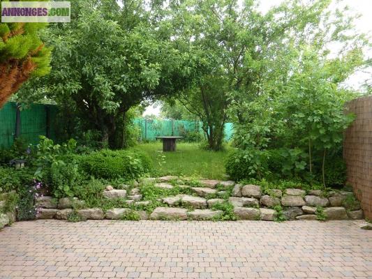 Urgent Maison mitoyenne dans hameau 110m² + terrain et grange 70m²