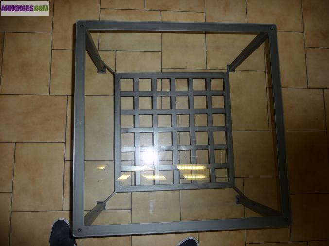 Table basse carré en fer forgé avec plateau en verre