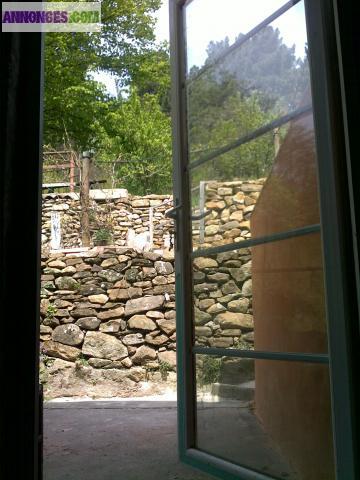 URGENT...maison de village a renover...