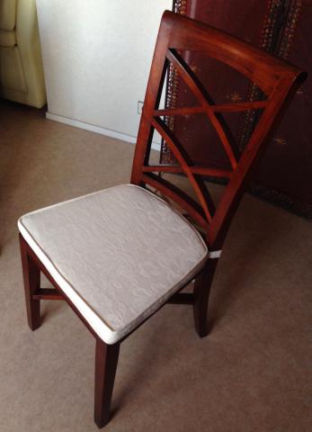 Table + 6 chaises en bois exotique