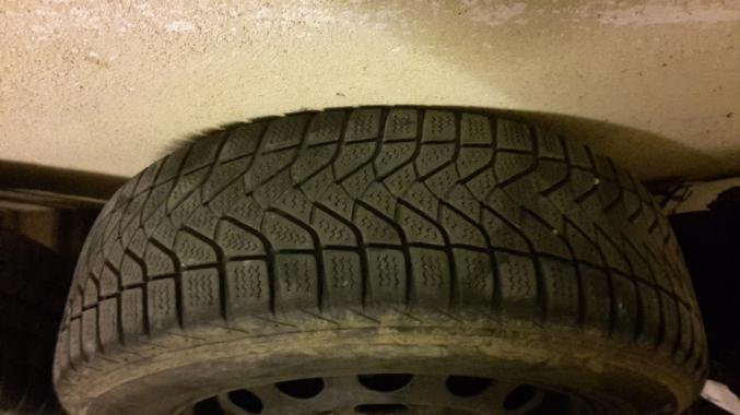 4 PNEUS NEUFS + JANTES 