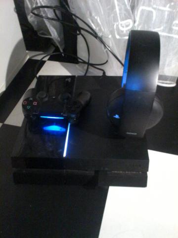 PS4 + 2jeux Cd +7 jeux psn + casque sony sans fil