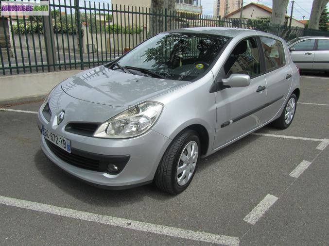 Clio 3 à 6000e A DEBATTRE