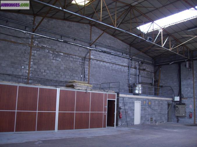 LOCAL DE 300 M² à EVRY