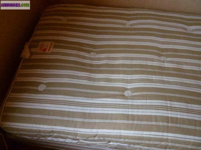 Sommier et matelas en 90