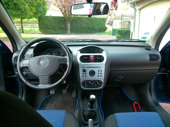 Vend ou échange OPEL CORSA 1.3CDTI 105000KM ANNEE 2004