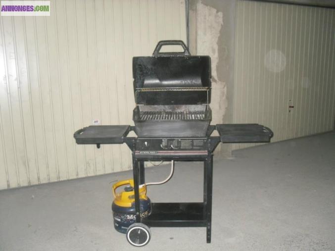VENDS BARBECUE