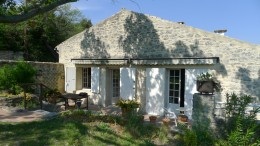 Grande bâtisse en pierre