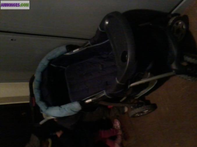 Poussette quasi neuve