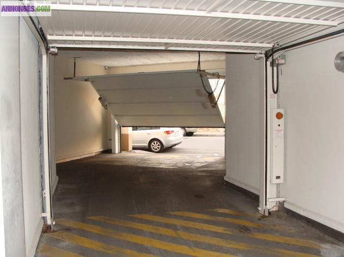 Garage privé à Louer