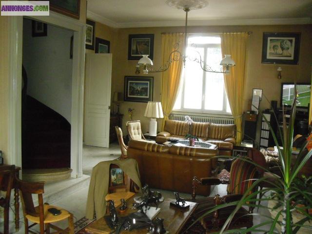 Grande maison bourgeoise en pierres LEOGNAN Centre