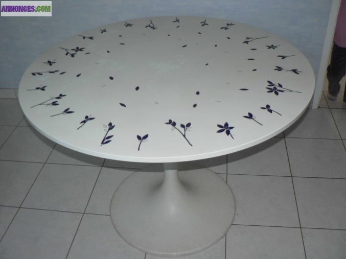 Table ronde 105 cm et/ou 4 chaises bleues