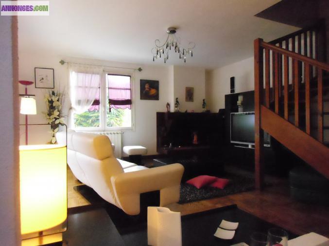 Villa de 6 pièces de 165 m² avec piscine