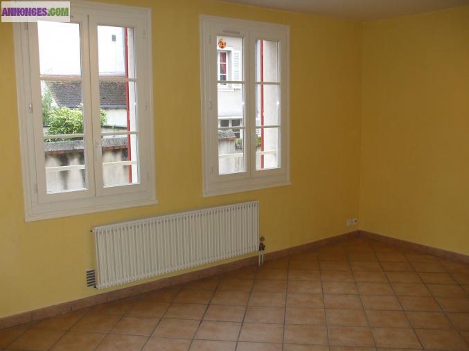 Appartement T3 refait à neuf en basse ville de Chartres