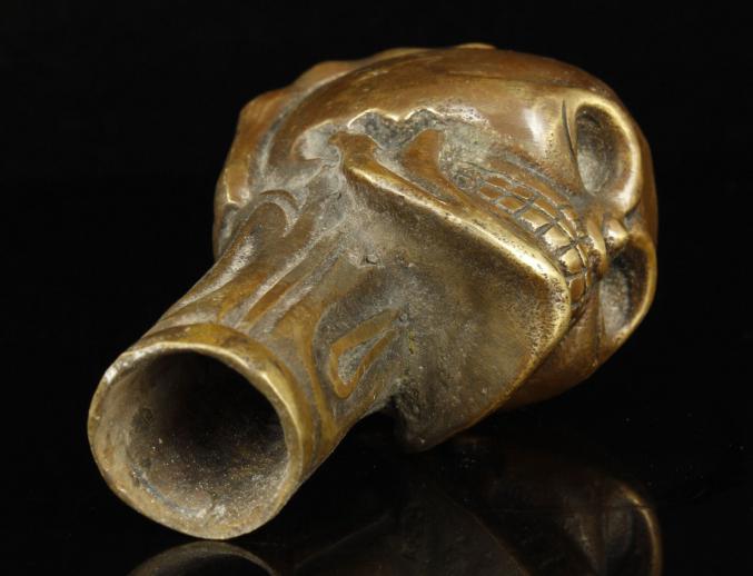 POMMEAU DE CANNE SKULL AVEC MAIN POSEE