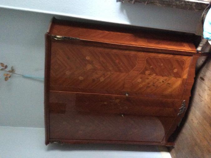 Armoire en bois de rose