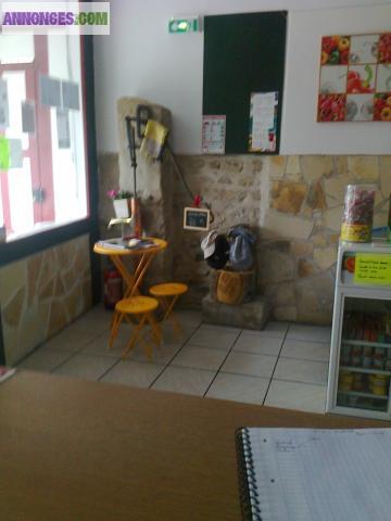 Pizzeria-épicerie dans petit village basque sur chemin de Compostelle