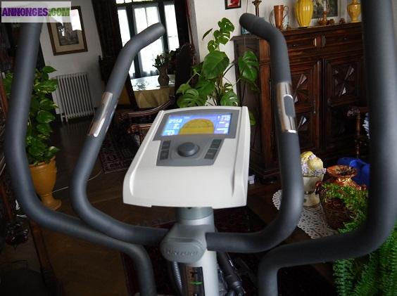 Vends mon vélo elliptique TUNTURI C30 comme neuf [voir photos] (facture)