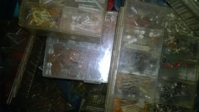 Pièces détachées électroniques et éléctriques