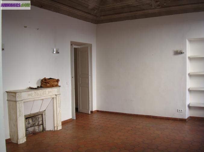 F4 proche palais de justice