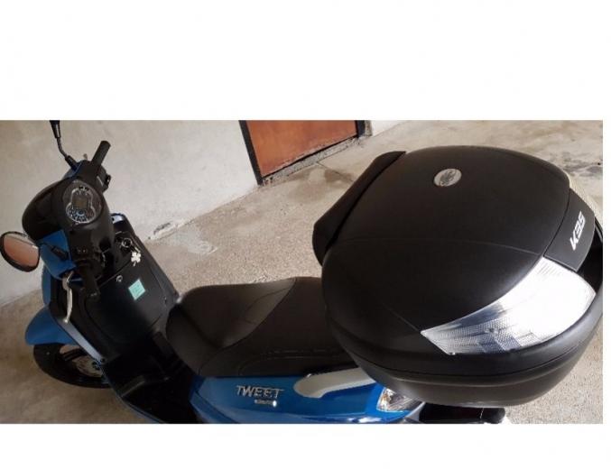 Scooter Peugeot Tweet 125cc état neuf
