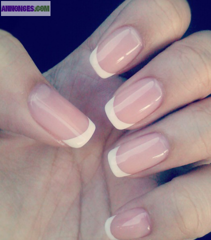 Pose de faux ongles