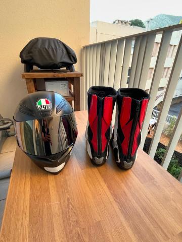 Casue Agv K1S et bottes Daniese