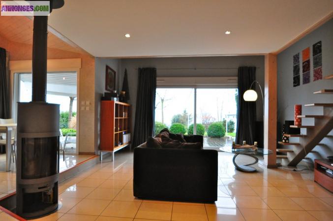 BELLE MAISON DANS QUARTIER RESIDENTIEL