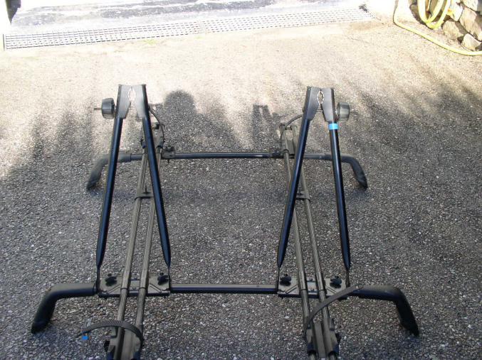 Barres de toit avec pote-vélos