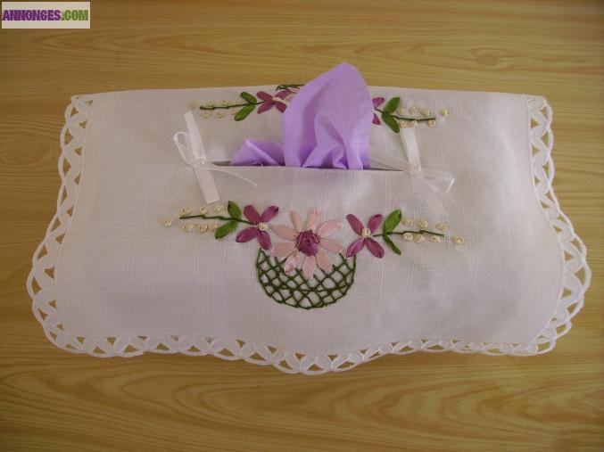 Housse brodée pour boîte à mouchoirs rectangulaire