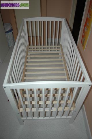 Lit Bébé + table à langer