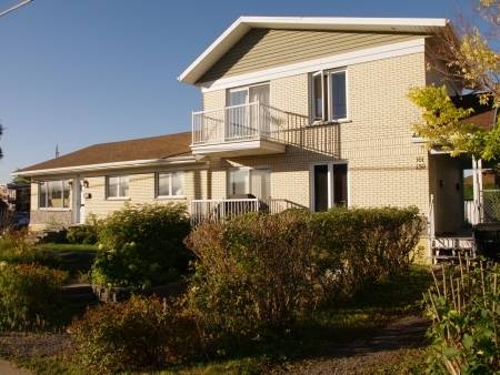 ×  1 / 5  Partager    Appartement à louer à Vanier