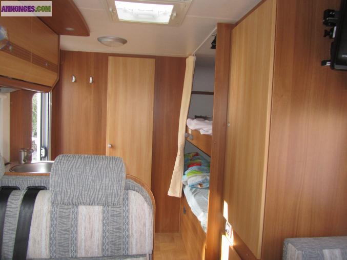 Camping car CARADO A366