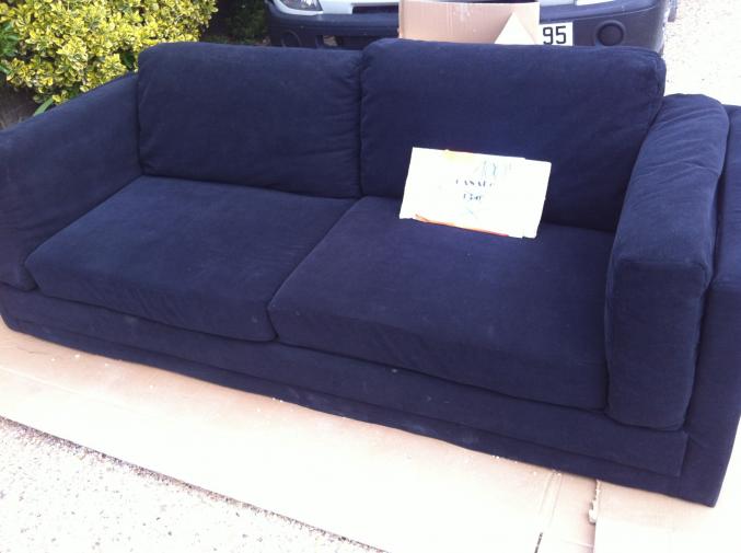 Canapé noir+ Livraison possible