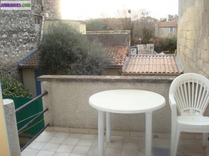 PETIT F2 AVEC TERRASSE