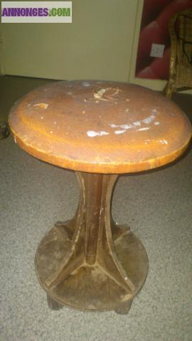 Ancien tabouret d'atelier de menuiserie