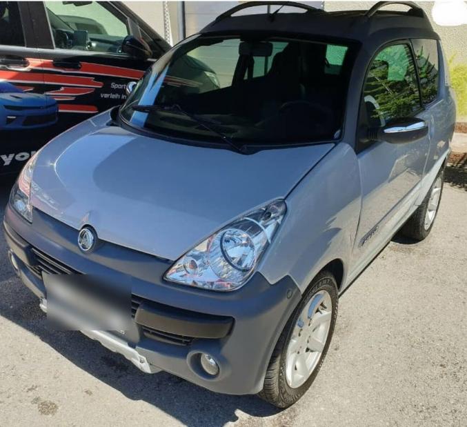 Voiture très peu servie