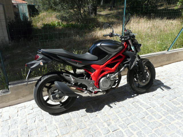 Vends moto suzuki gladius