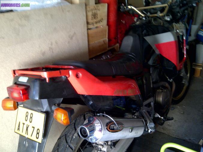 Moto africatwin 750 HONDA RD04