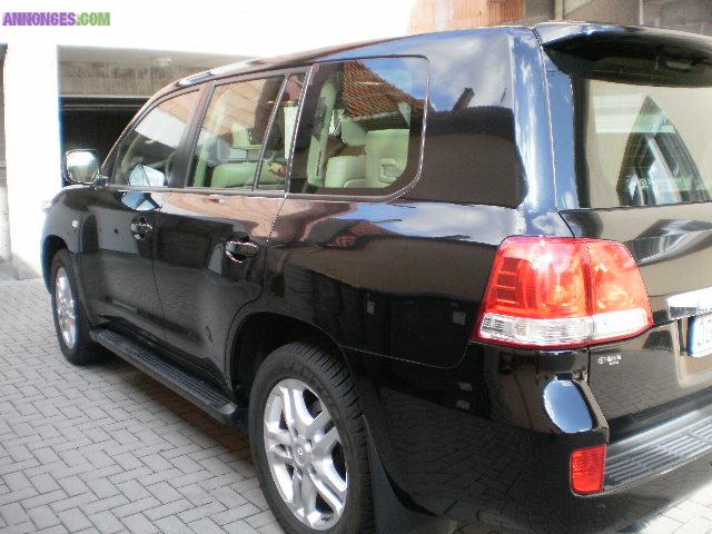 Toyota Land Cruiser SW 200 7 places V8