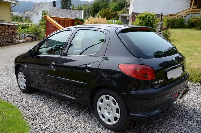 Peugeot 206 1,4 XR tres bon etat.