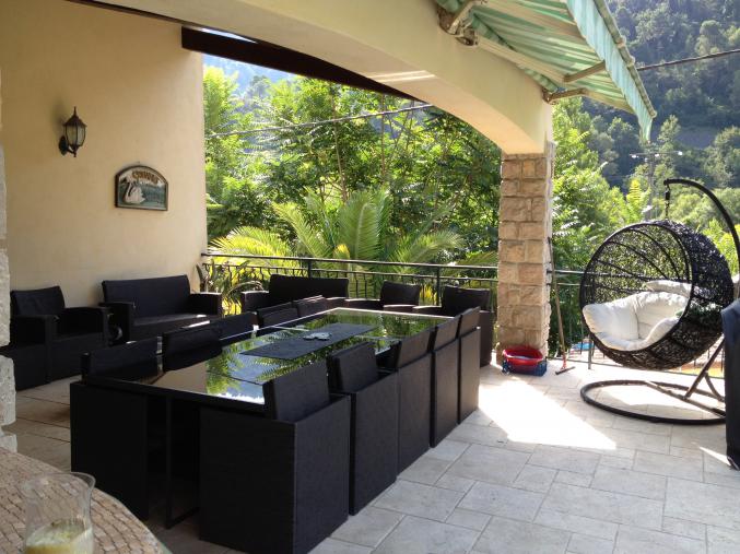 CHARMANTE VILLA INDIVIDUELLE DE 170M² + DEPENDANCES SUR GRAND TERRAIN