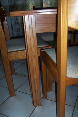 SUPERBE ENSEMBLE TABLE + 4 CHAISES ORME MASSIF ETAT NEUF