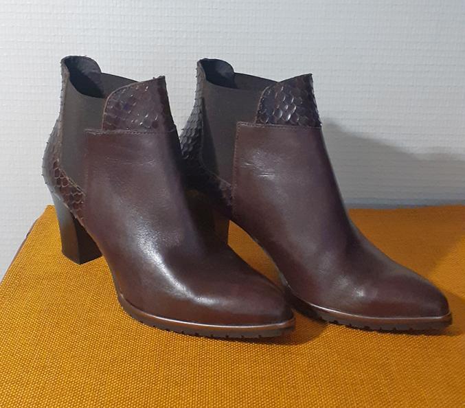 Bottines tout cuir, marque Perlato, état neuf.