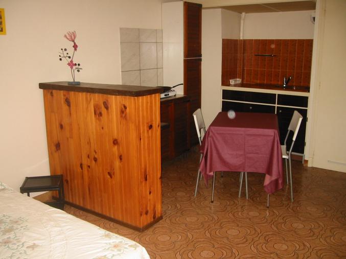 Studio meublé, 5 km de VICHY, 3 mn ST GERMAIN DES FOSSES