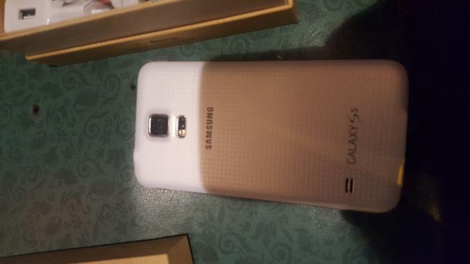 Samsung galaxy s5 32go neuf boîte et accessoires 