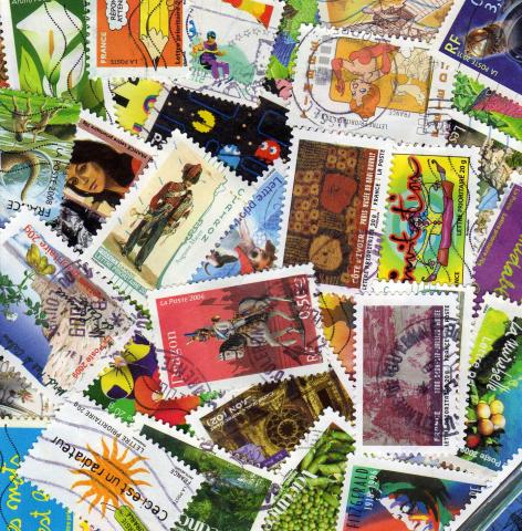 Cherche timbres et vieilles cartes postales