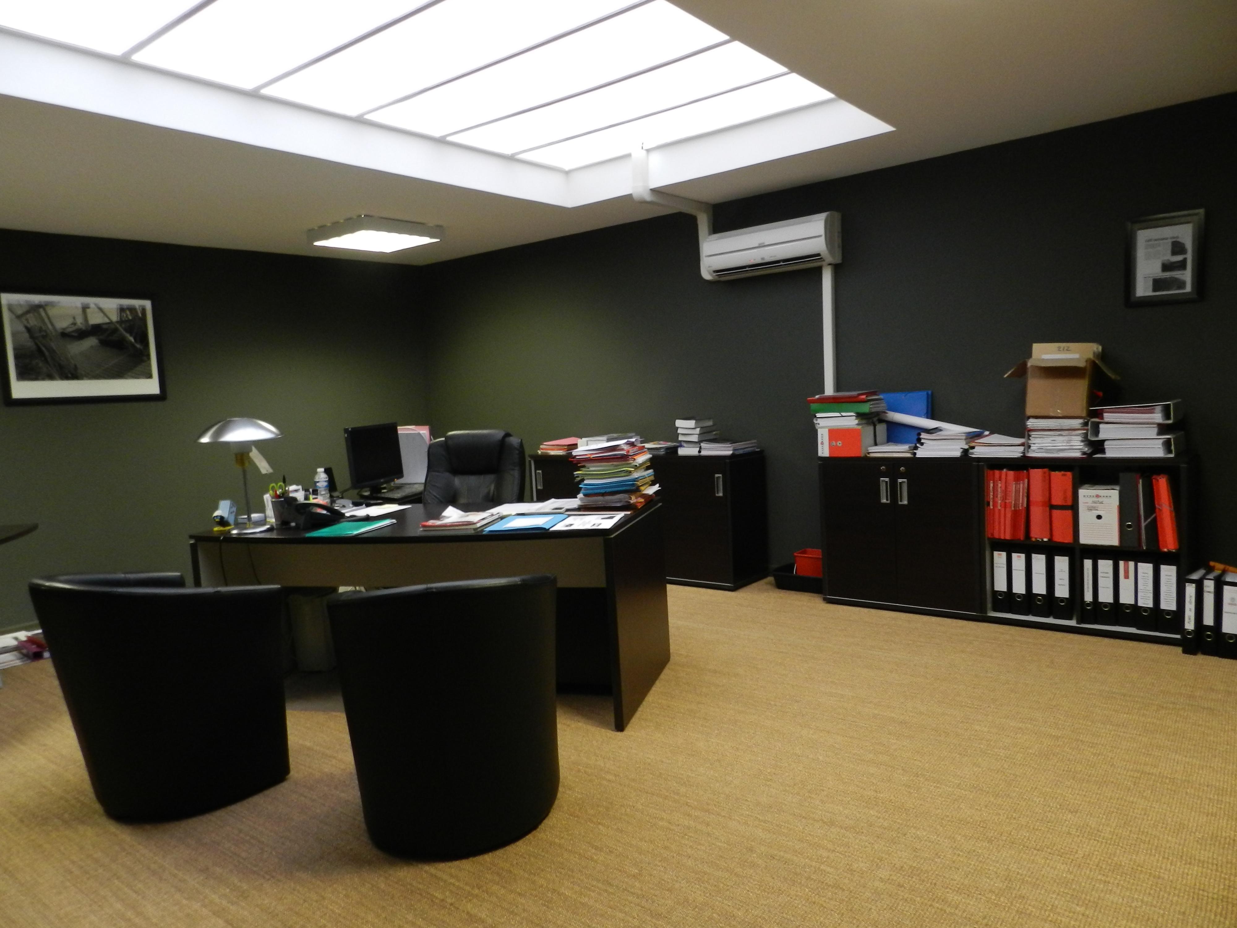 200 m2 de bureaux neufs, entièrement meublés