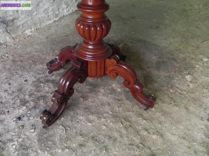 Table violon gueridon en acajou sur roulettes