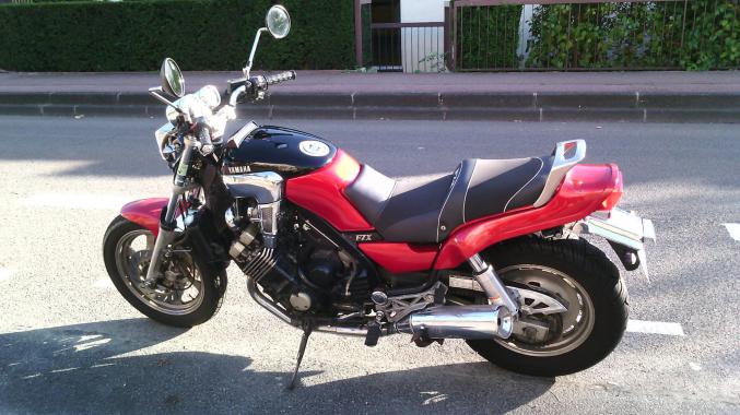 YAMAHA FZX rouge 